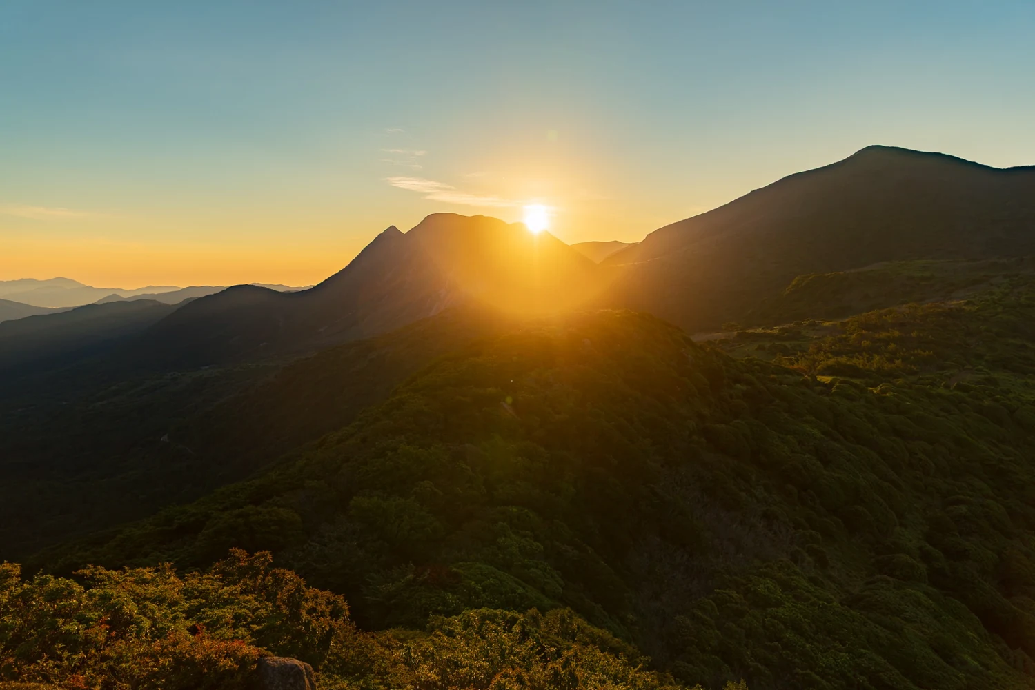 九重大分山稜間的日出登山風景